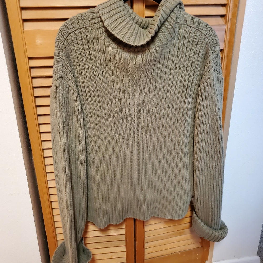 Liz clairborn Knitted Crop Turtlekneck